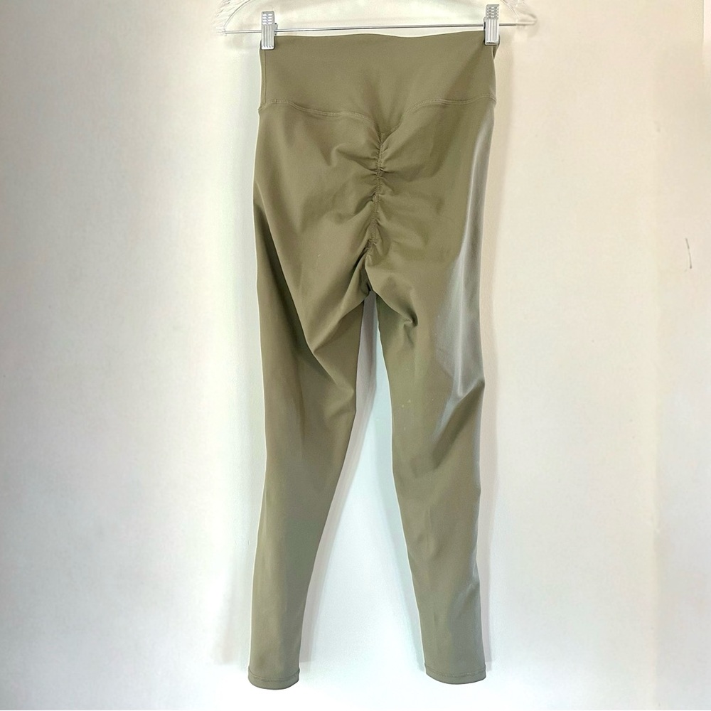 Astoria Activewear Luxe Olive Scrunch Butt Leggings Size Small